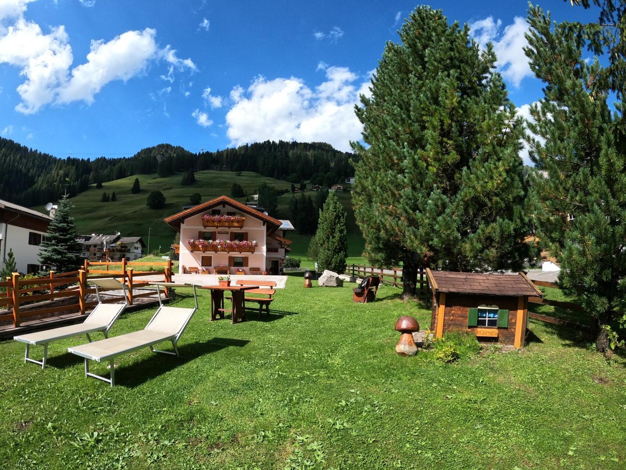 Ferienwohnung Cesa Mandi E Miky Canazei Exterior foto