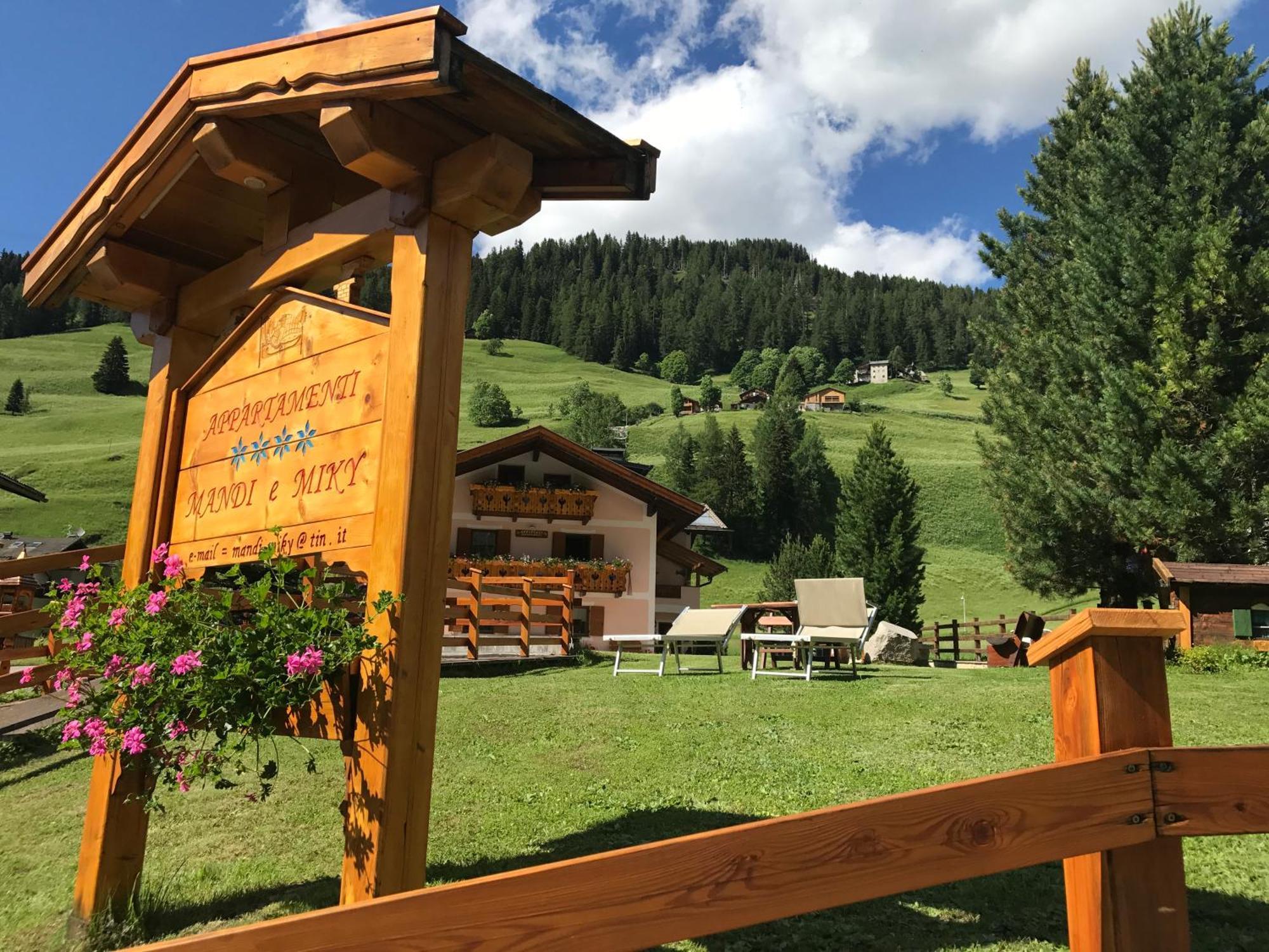 Ferienwohnung Cesa Mandi E Miky Canazei Exterior foto