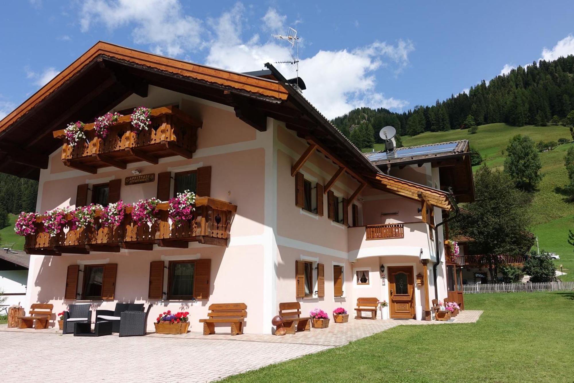 Ferienwohnung Cesa Mandi E Miky Canazei Exterior foto
